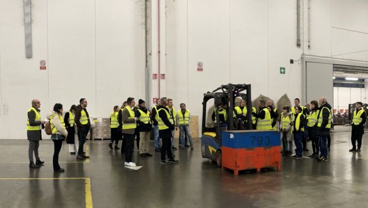 One Express apre le porte all&rsquo;innovazione: successo per il Factory Tour 2025